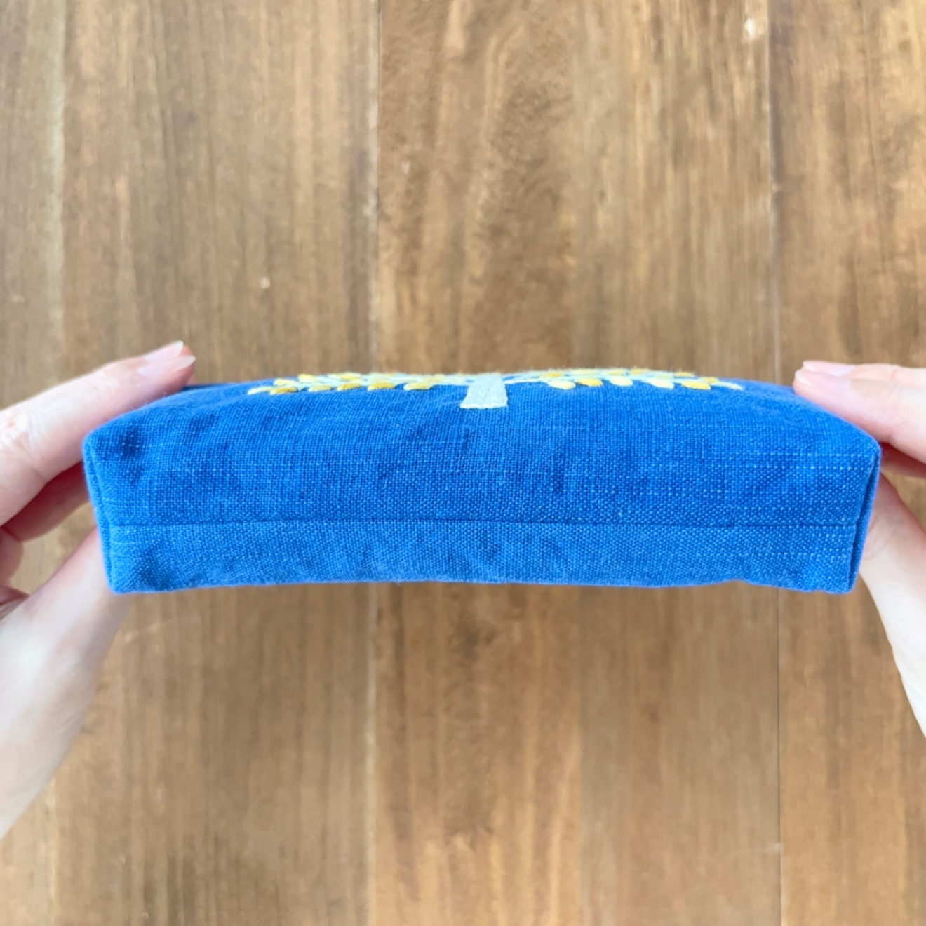 手刺繍　横長ポーチ・夜空