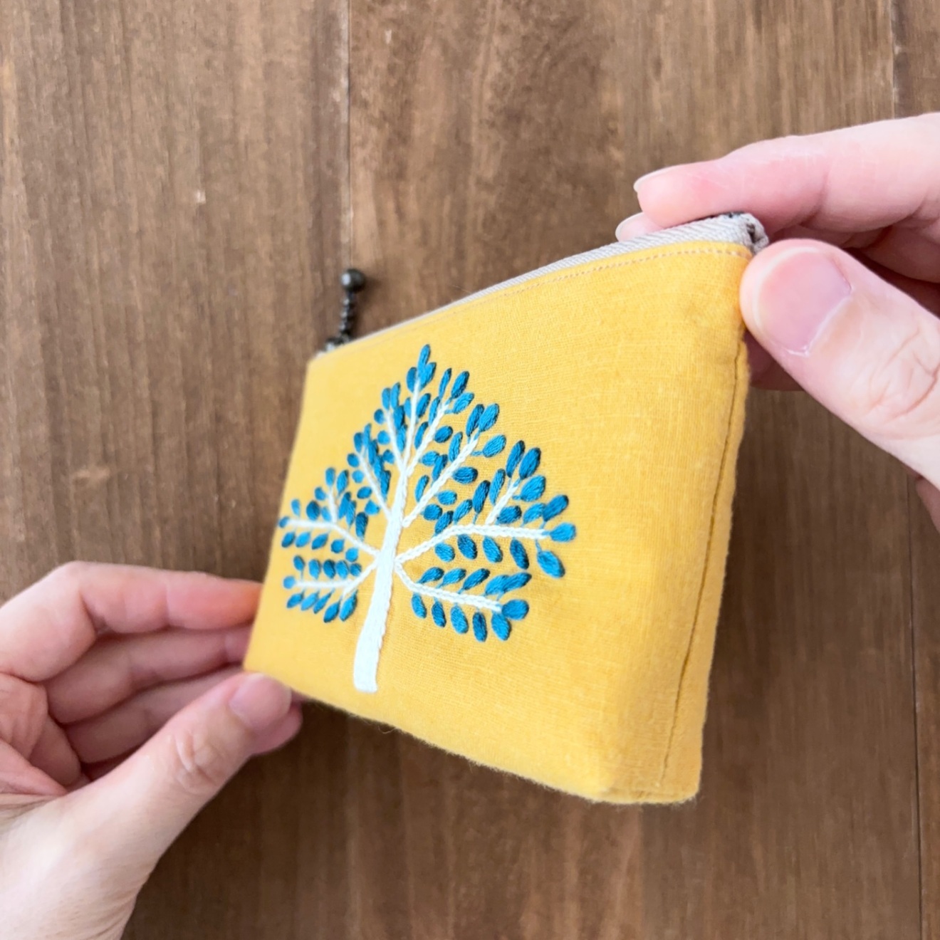 手刺繍ポーチ(小)・未来