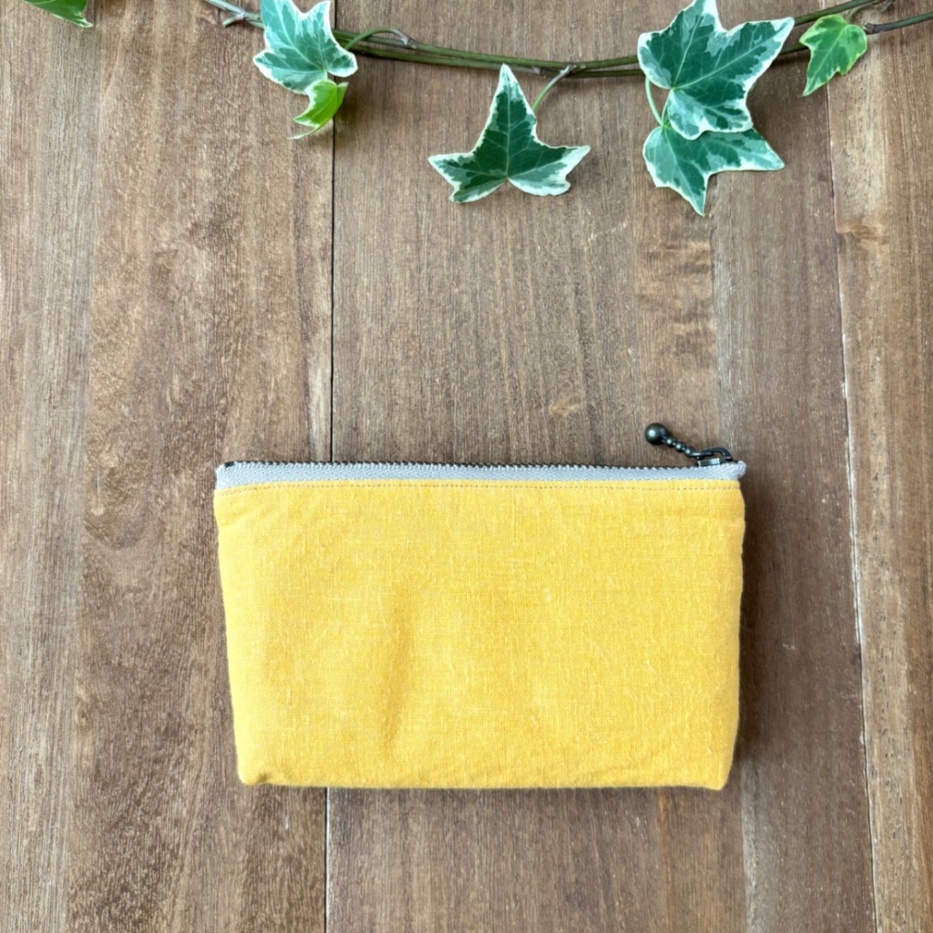 手刺繍ポーチ(小)・未来