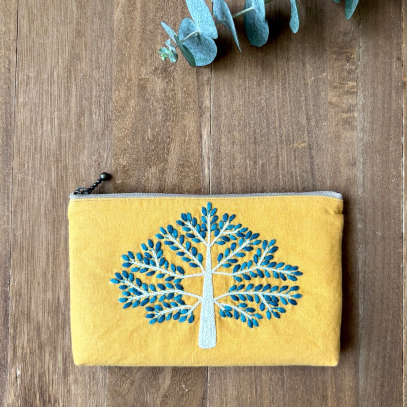 手刺繍ポーチ(大)・未来