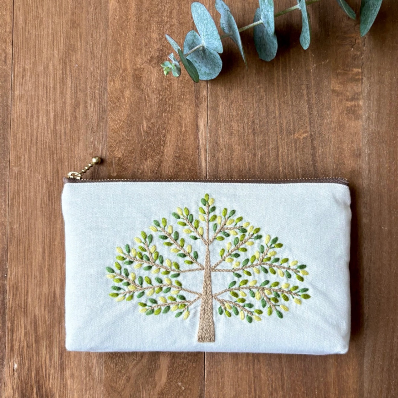 手刺繍ポーチ(大)・散歩(緑葉)