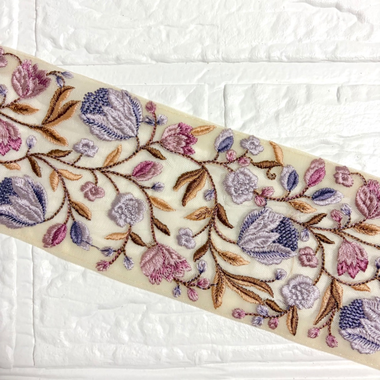 447 インド刺繍リボン　ラベンダー　チューリップ