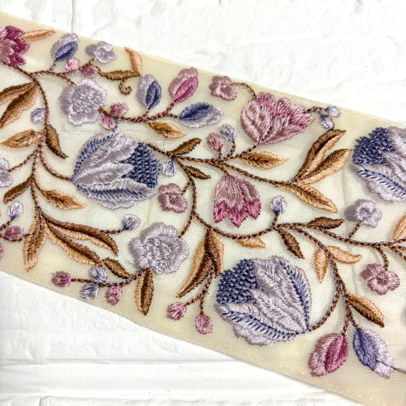 447 インド刺繍リボン　ラベンダー　チューリップ