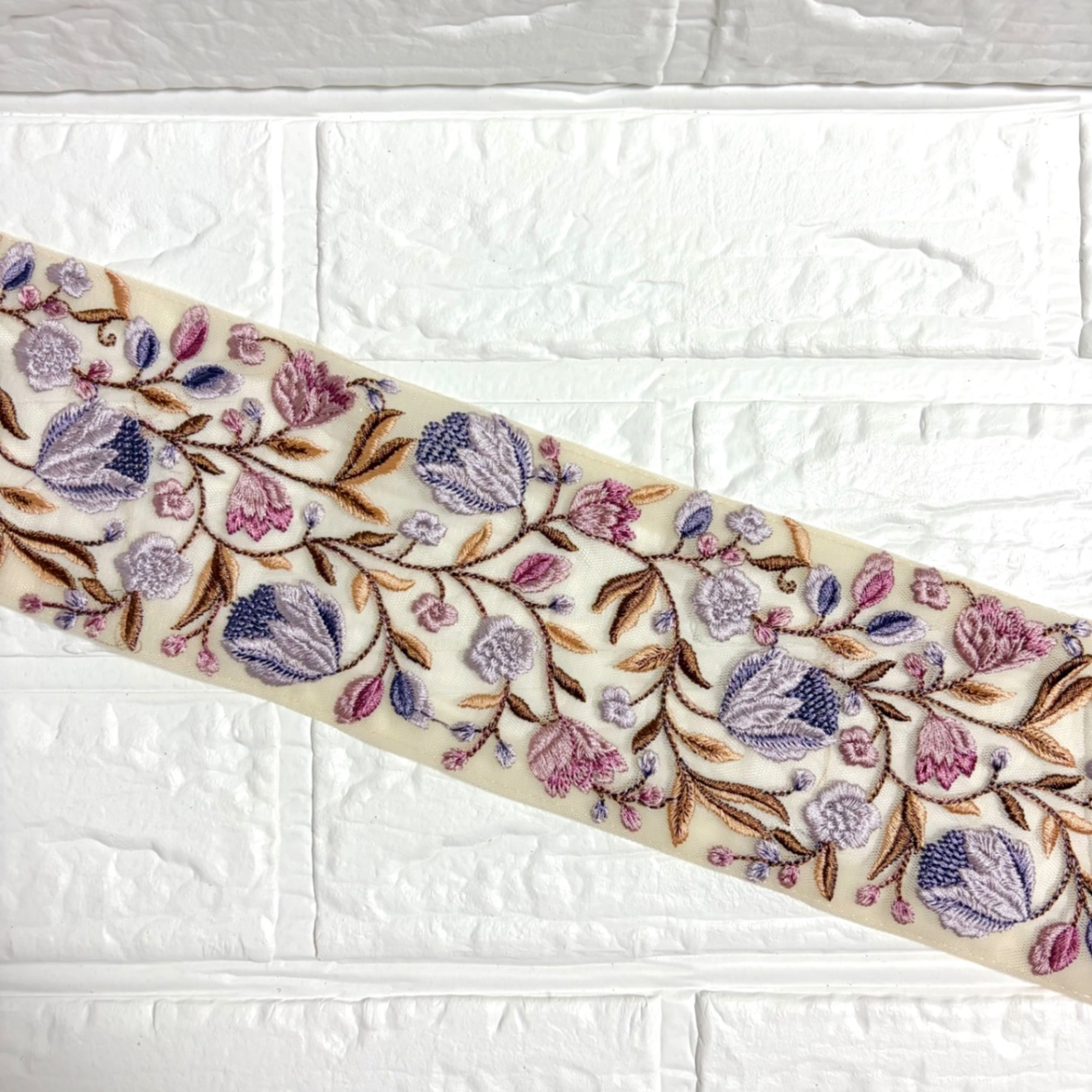 447 インド刺繍リボン　ラベンダー　チューリップ