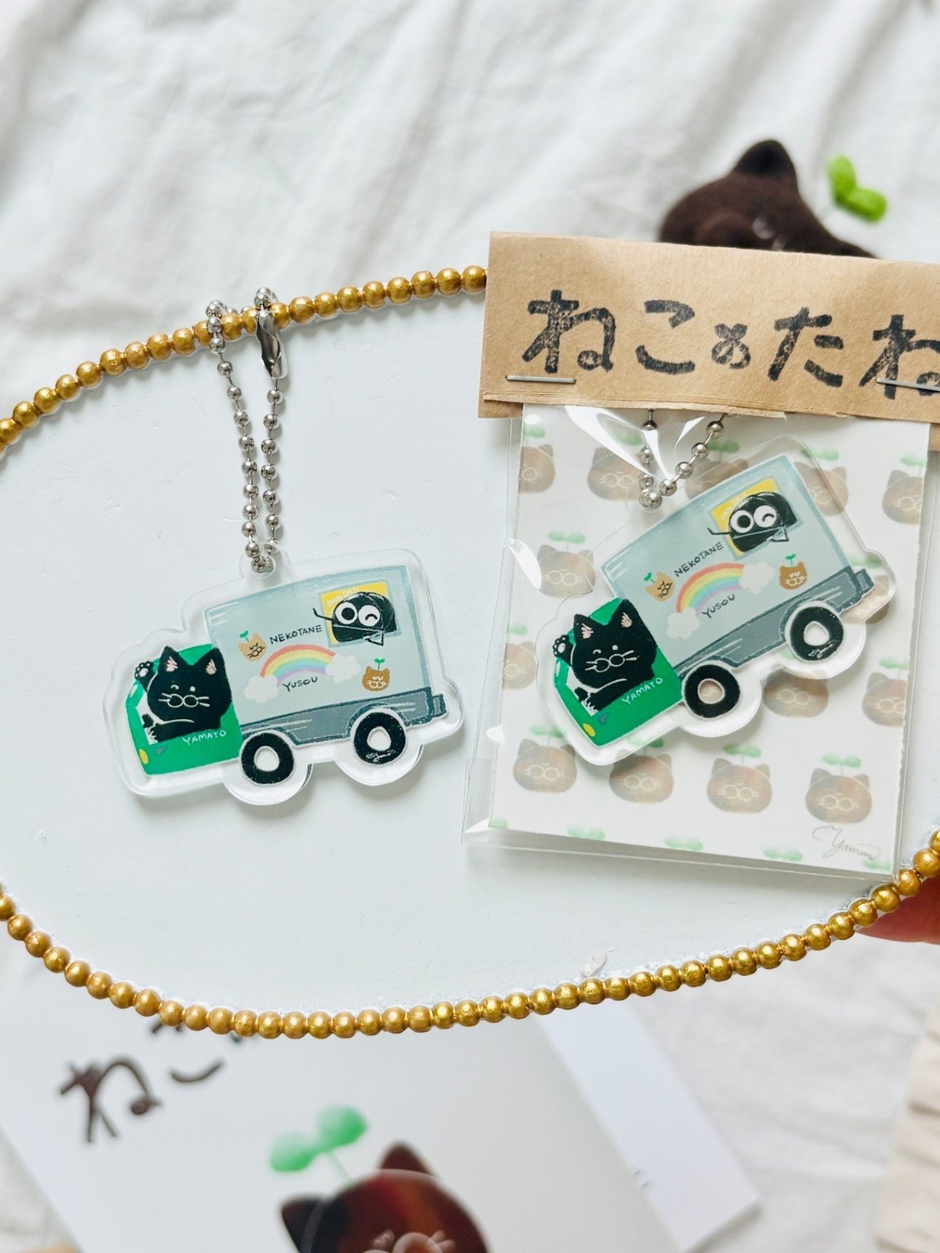 アクリルキーホルダー「やまと（トラック）」｜ねこのたね 絵本キャラクター