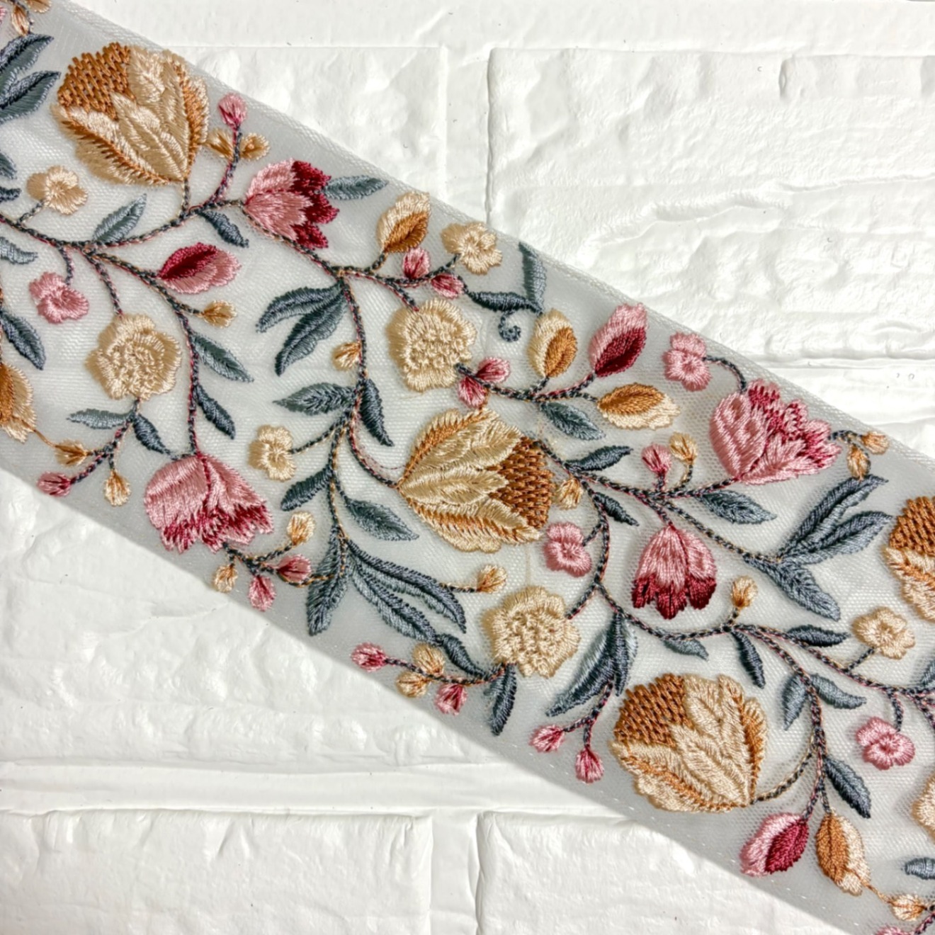 448 インド刺繍リボン　ベージュイエロー　チューリップ