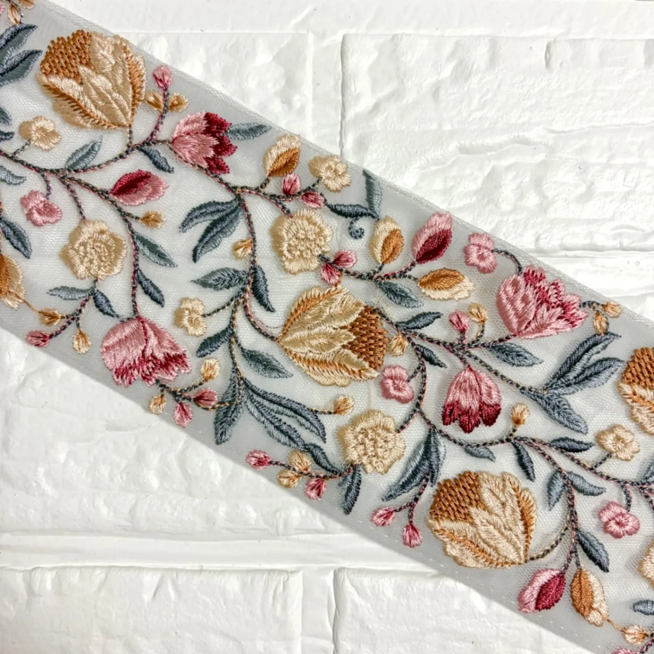 448 インド刺繍リボン　ベージュイエロー　チューリップ