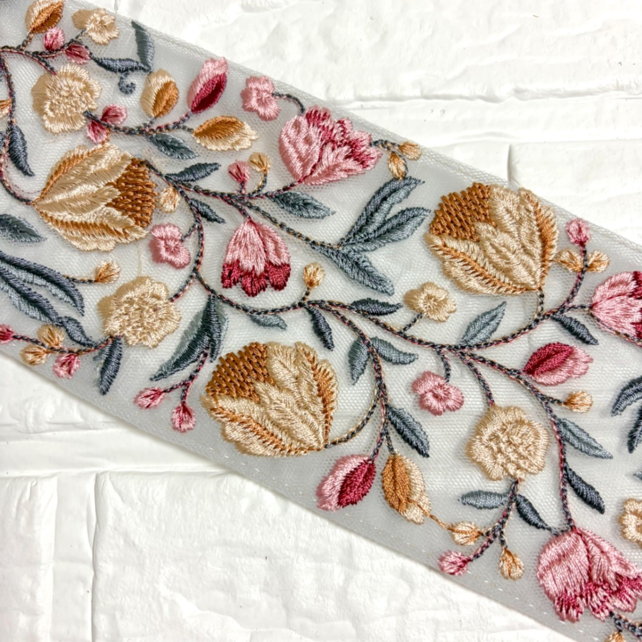 448 インド刺繍リボン　ベージュイエロー　チューリップ
