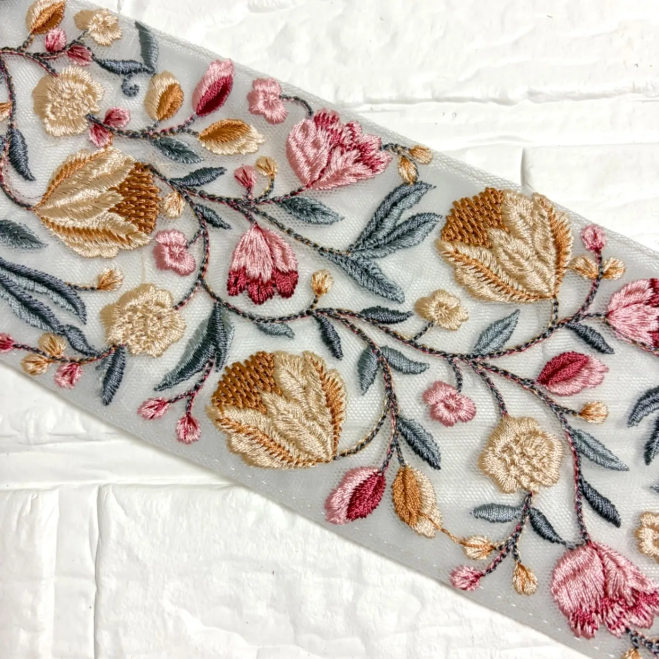 448 インド刺繍リボン　ベージュイエロー　チューリップ