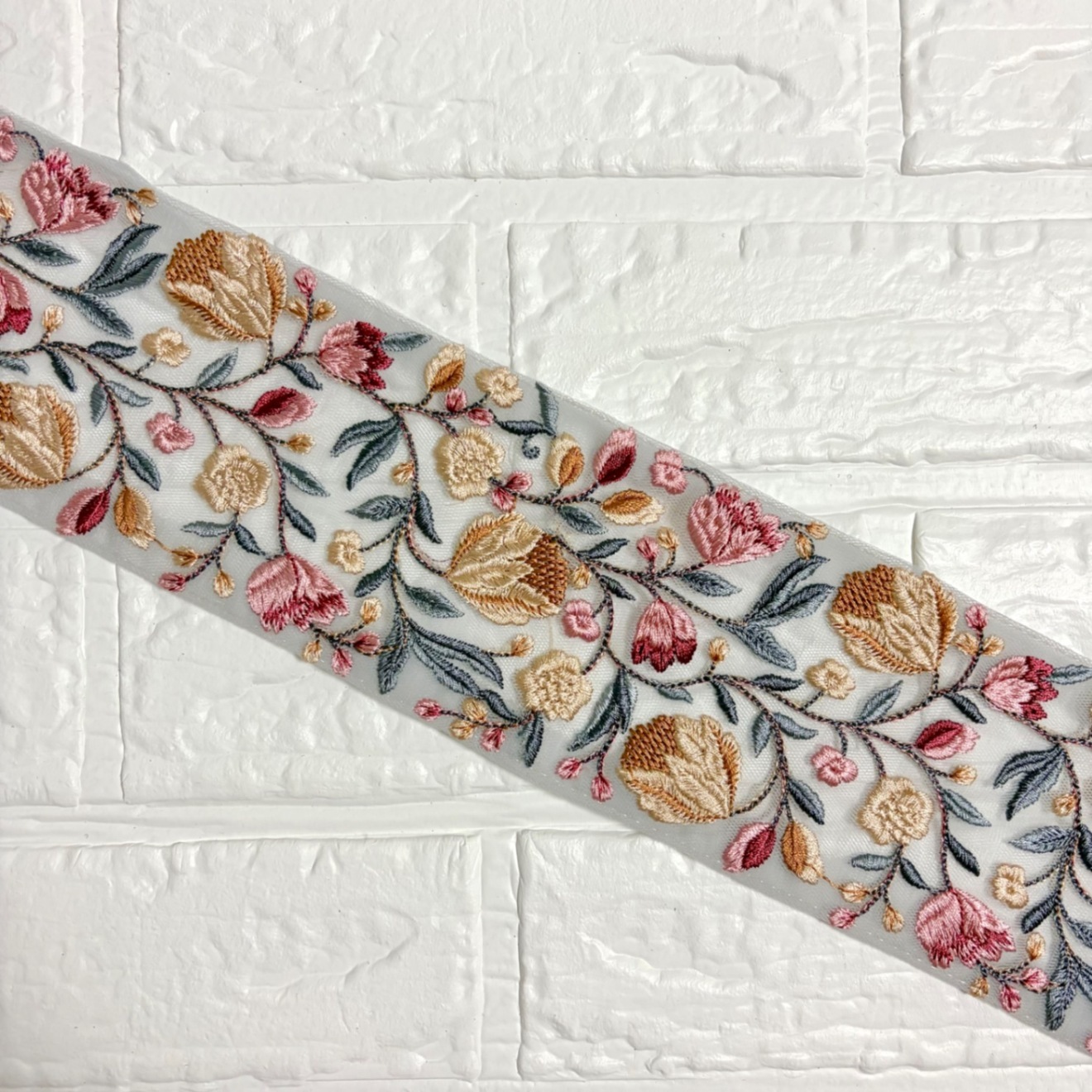 448 インド刺繍リボン　ベージュイエロー　チューリップ