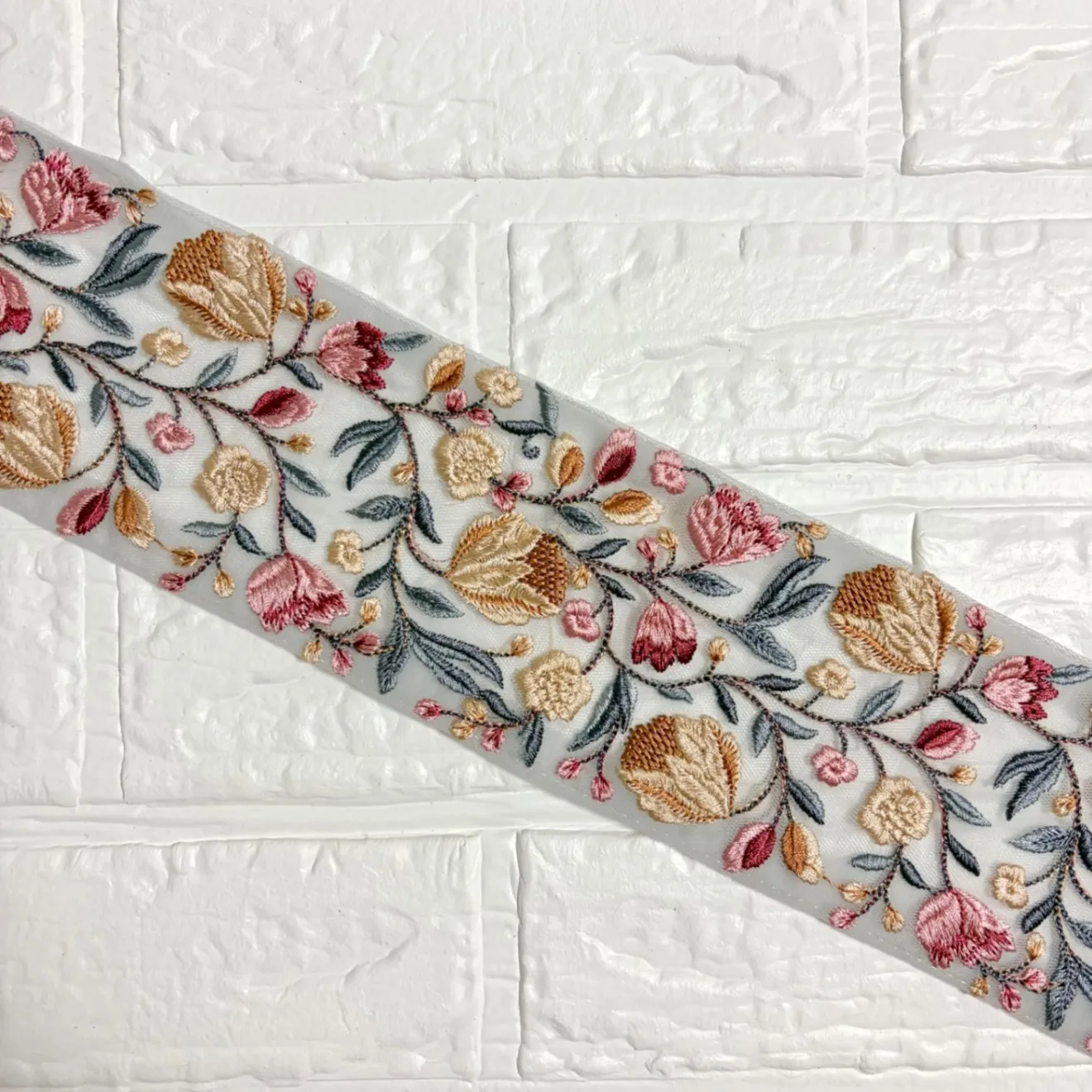 448 インド刺繍リボン　ベージュイエロー　チューリップ
