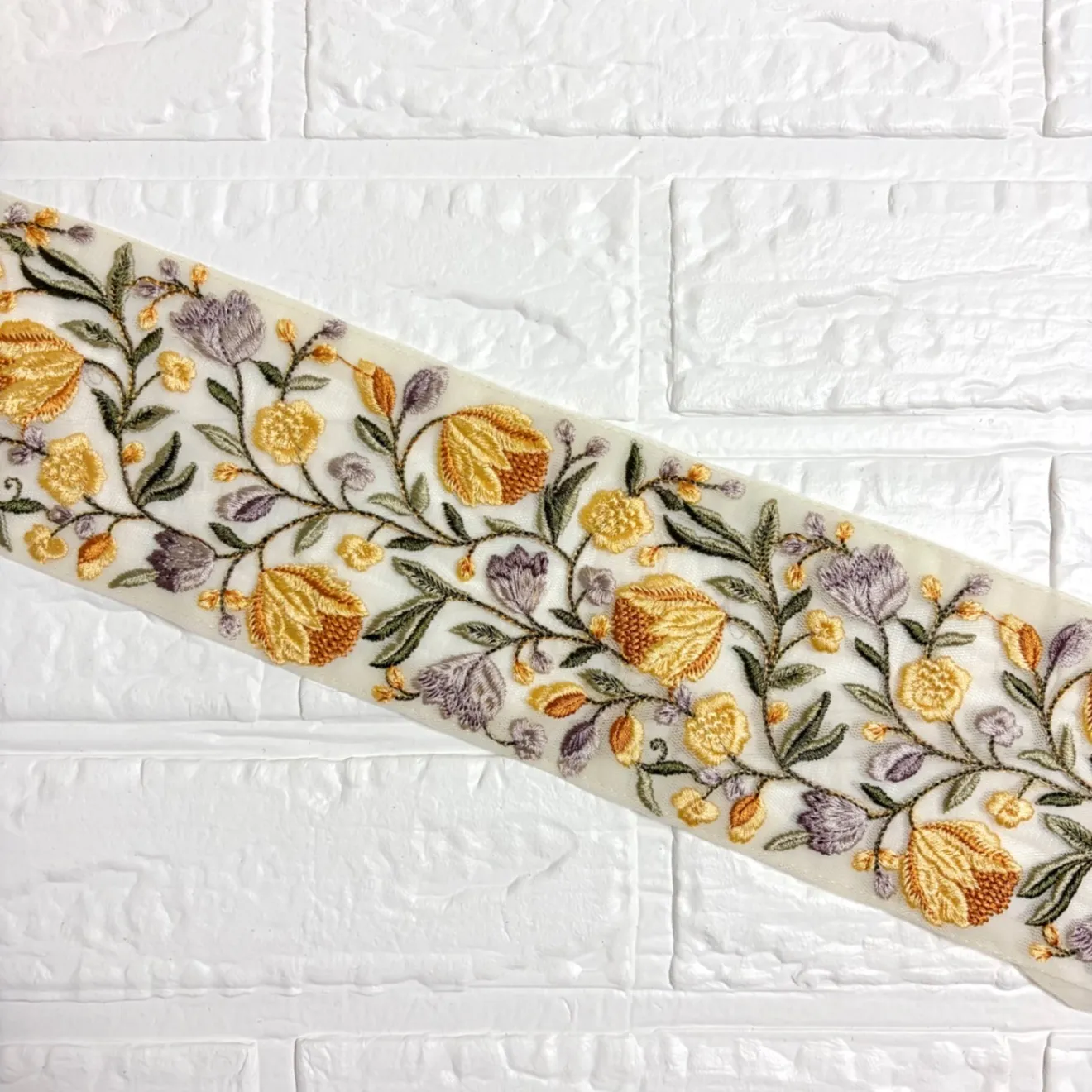 449 インド刺繍リボン　イエロー　チューリップ
