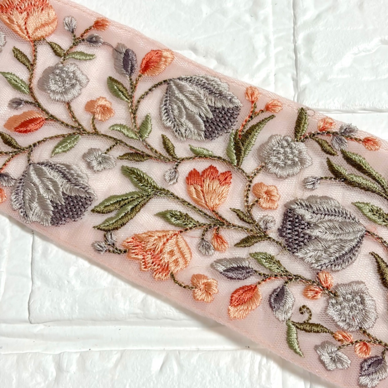 450 インド刺繍リボン　くすみラベンダー　チューリップ