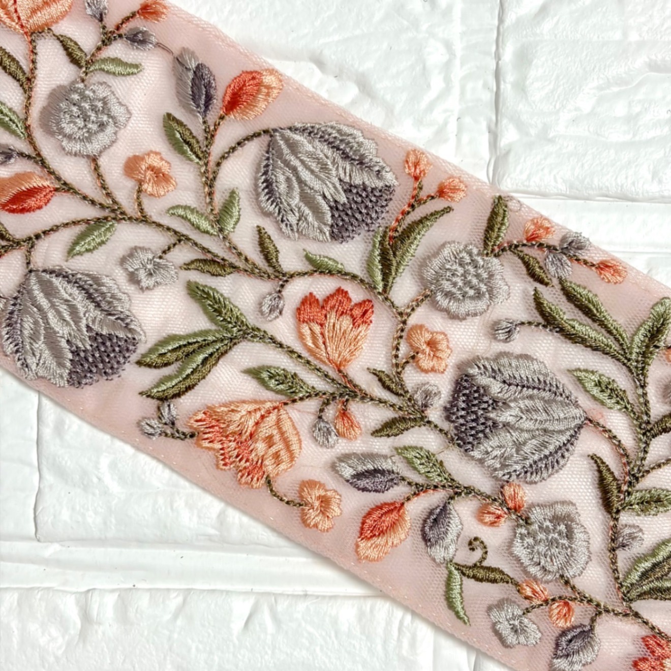 450 インド刺繍リボン　くすみラベンダー　チューリップ