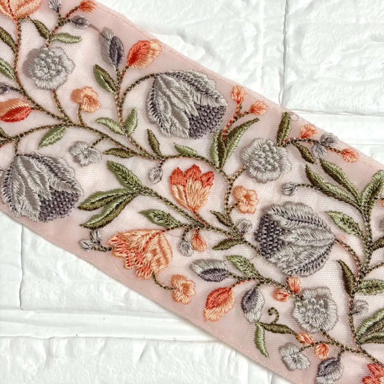 450 インド刺繍リボン　くすみラベンダー　チューリップ