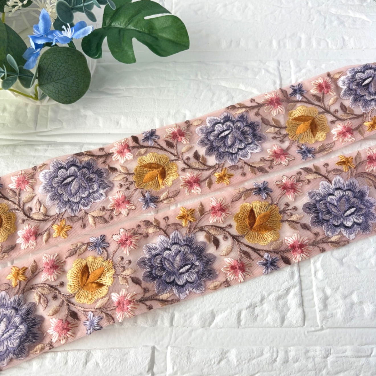 250 インド刺繍リボン　ピンク　ラベンダー