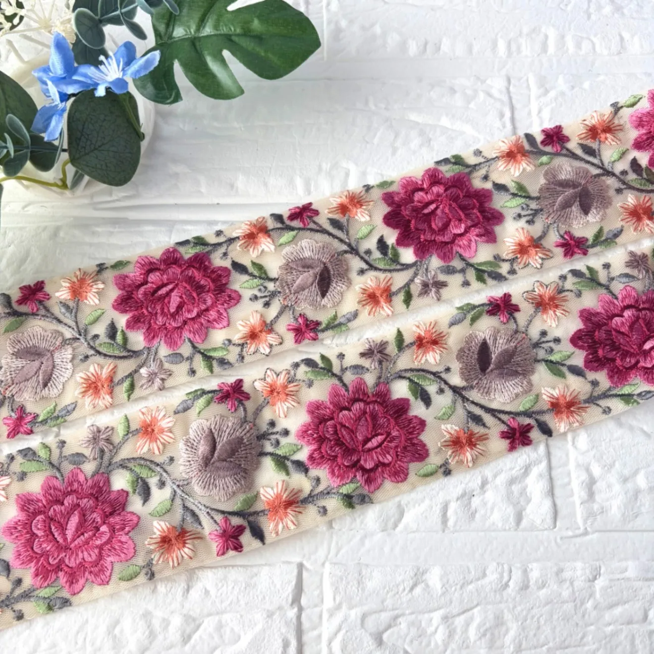 254 インド刺繍リボン　ピンク　グレー