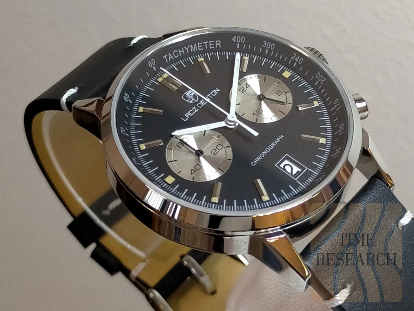 【国産vk64に秀逸デザインを纏った大人の為のクロノグラフ/新品】防水100m①