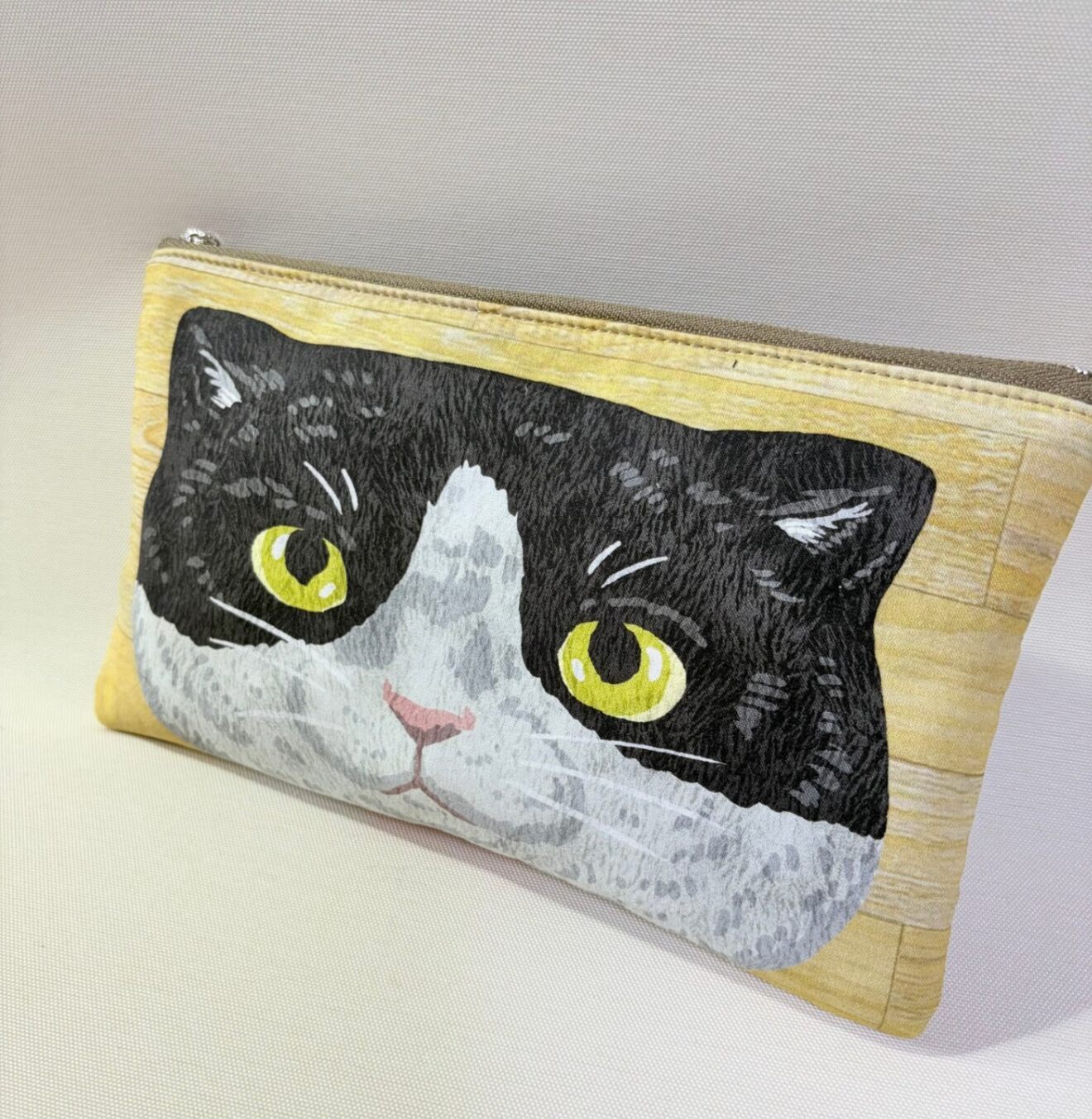 ふわっふわ💕手触りの猫ちゃんポーチ｜表はおはよう・裏はおやすみ・内ポケット付き