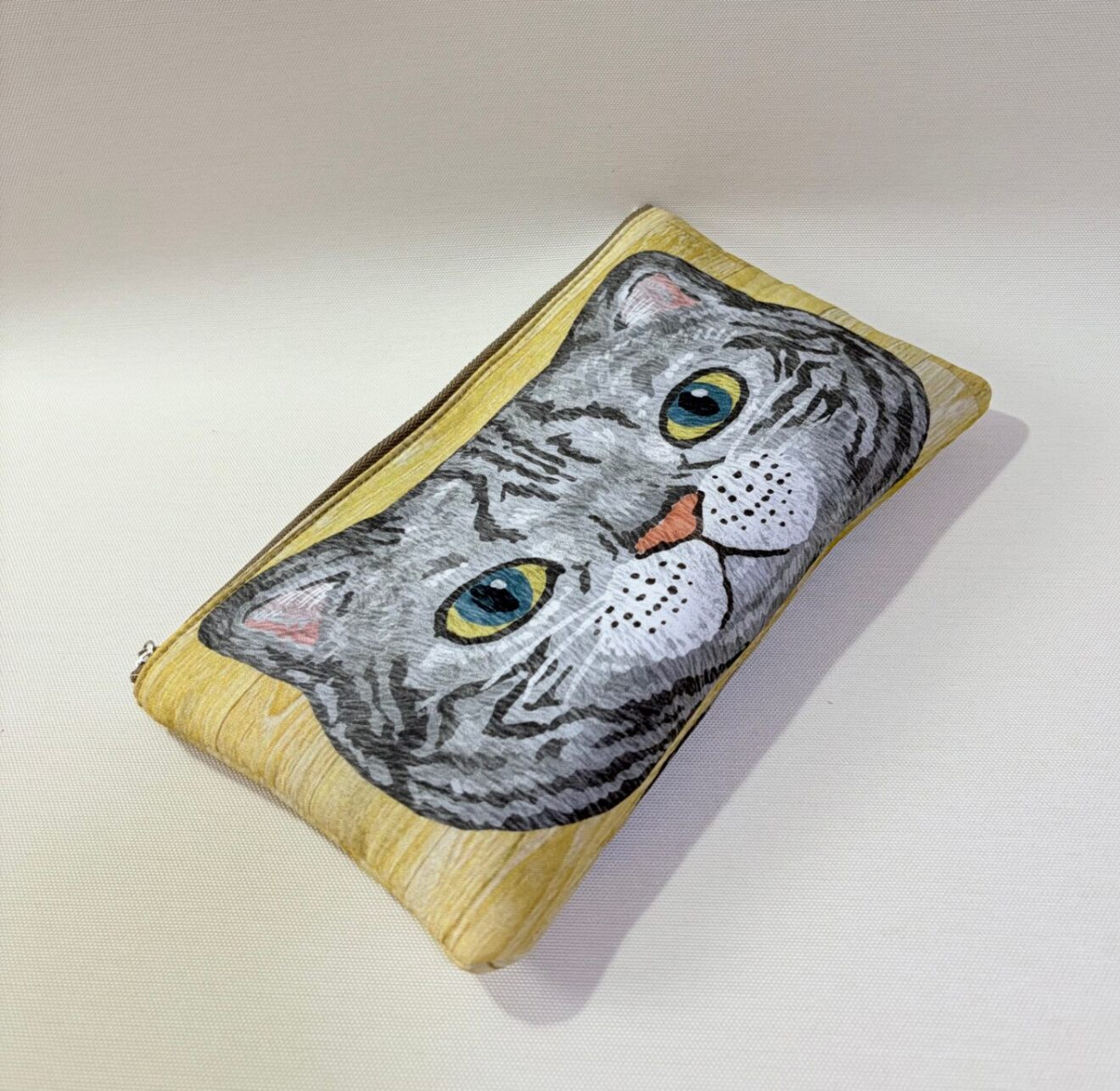 ふわっふわ💕手触りの猫ちゃんポーチ｜表はおはよう・裏はおやすみ・内ポケット付き
