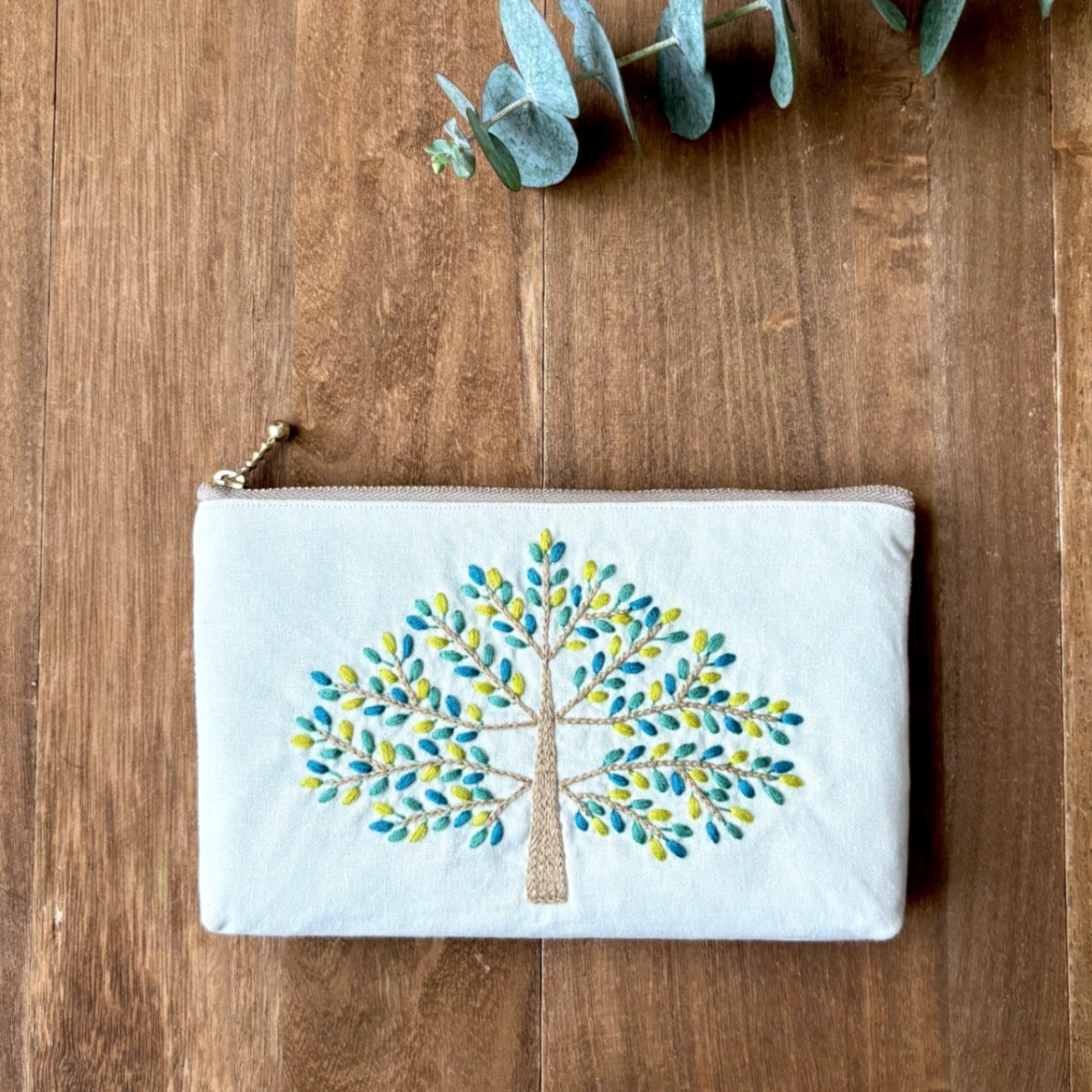 手刺繍ポーチ(大)・散歩(青)
