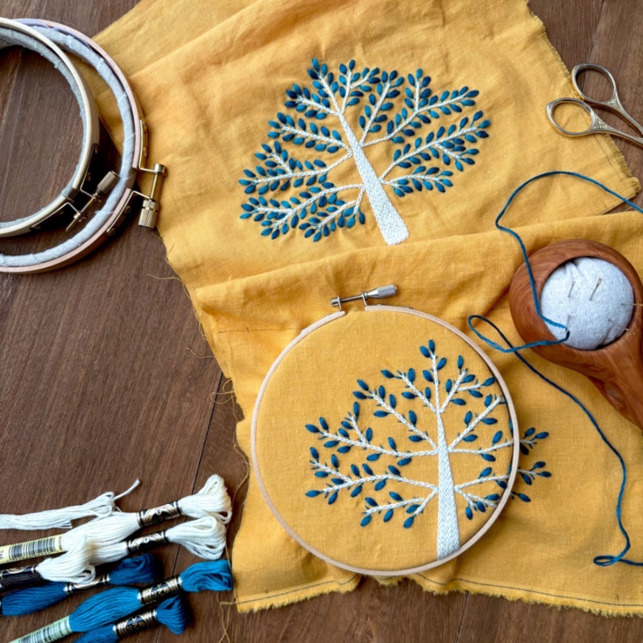 手刺繍ポーチ(大)・未来