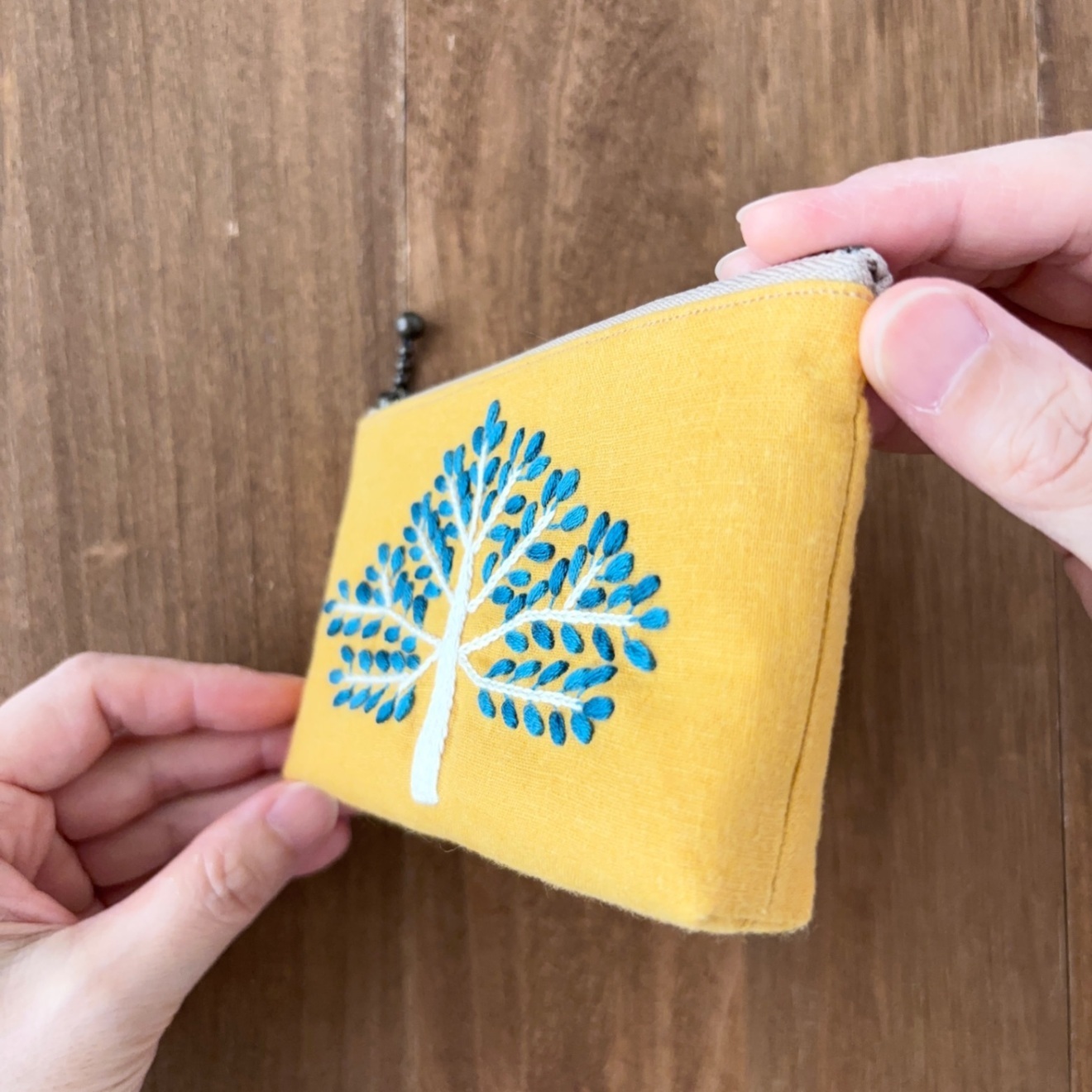 手刺繍ポーチ(小)・未来