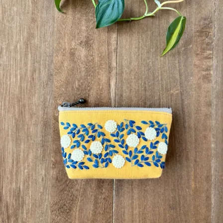 手刺繍ポーチ・よりみち(オレンジ×青)