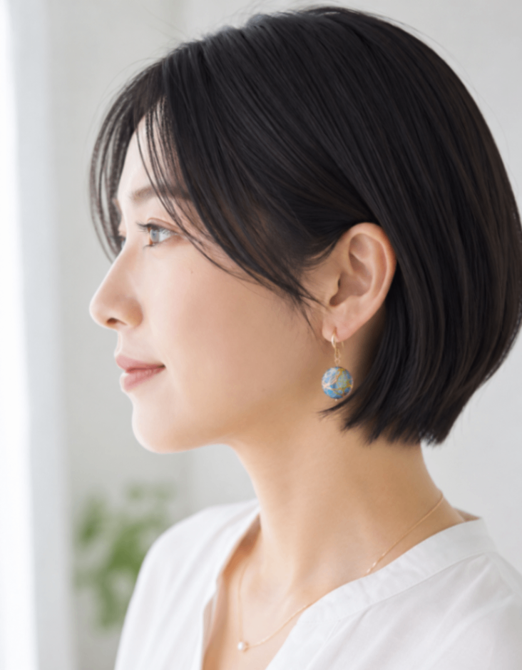 14kgf ️金継ぎ風シェル 深海ブルーの艶やかピアス イヤリング可能 アレルギー対応 ギフト