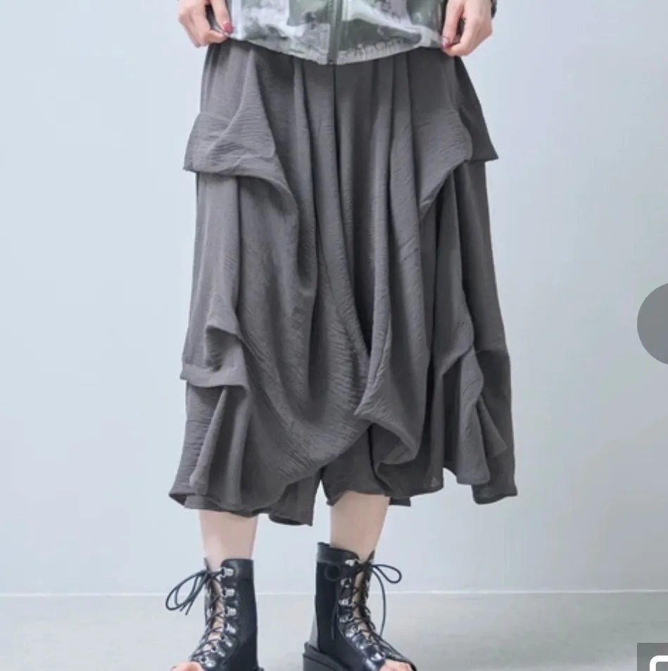 フリル　ワイドパンツ　モードスタイル
グレー　ゴム　高見え　カーキ