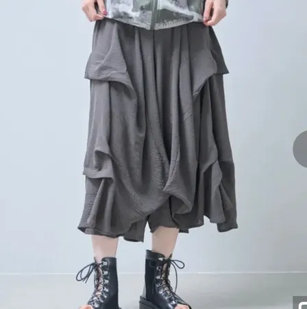フリル　ワイドパンツ　モードスタイル
グレー　ゴム　高見え　カーキ