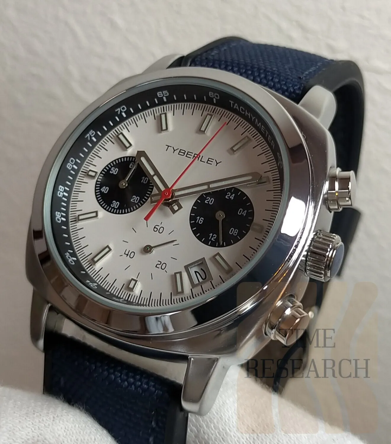 ネオヴィンテージ【国産S社製VD53搭載/新品】レトロクッション型クロノグラフ②