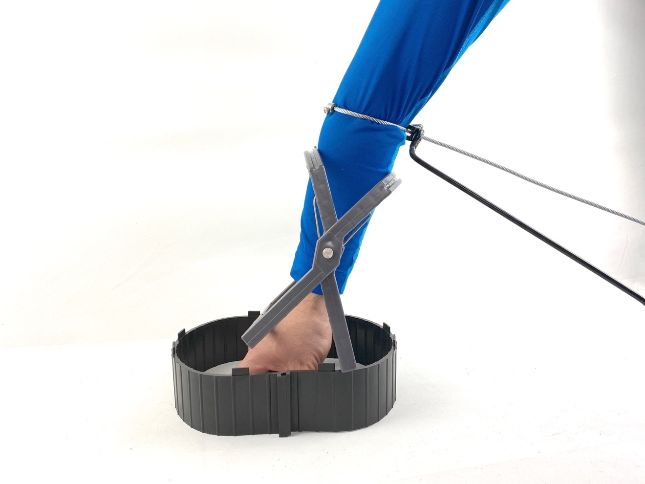 【狩猟用品】Wジャンプくくり罠※台座付きL型ねじりバネタイプ（踏み板サイズ19cm）