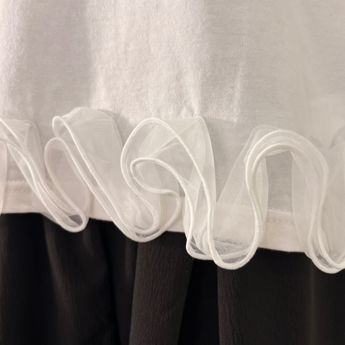 裾チュールフリル半袖Tシャツ ホワイト Mサイズ相当