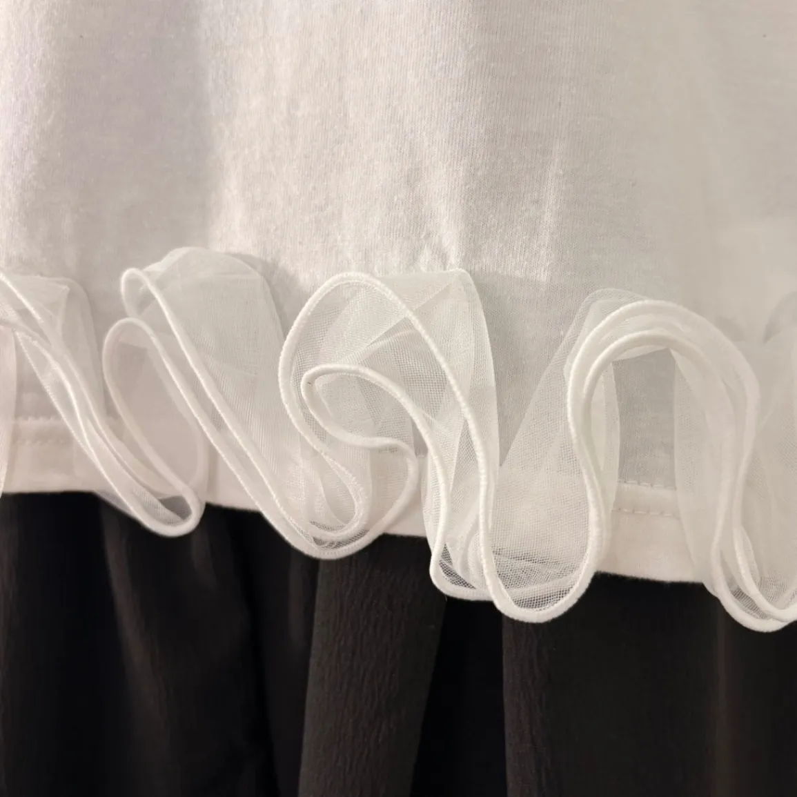裾チュールフリル半袖Tシャツ ホワイト Mサイズ相当