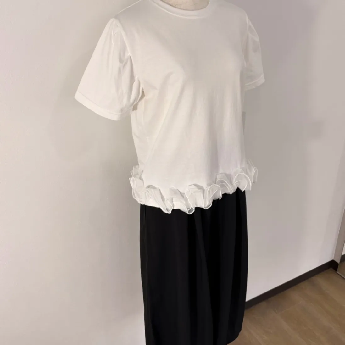 裾チュールフリル半袖Tシャツ ホワイト Mサイズ相当