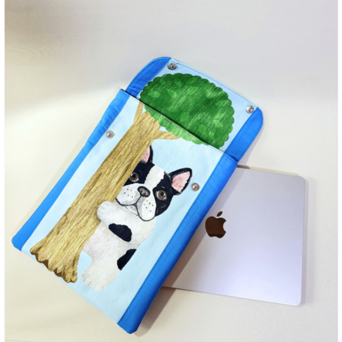 フレブルくんと目が合う💕ふわふわMacBookケース（13inch）