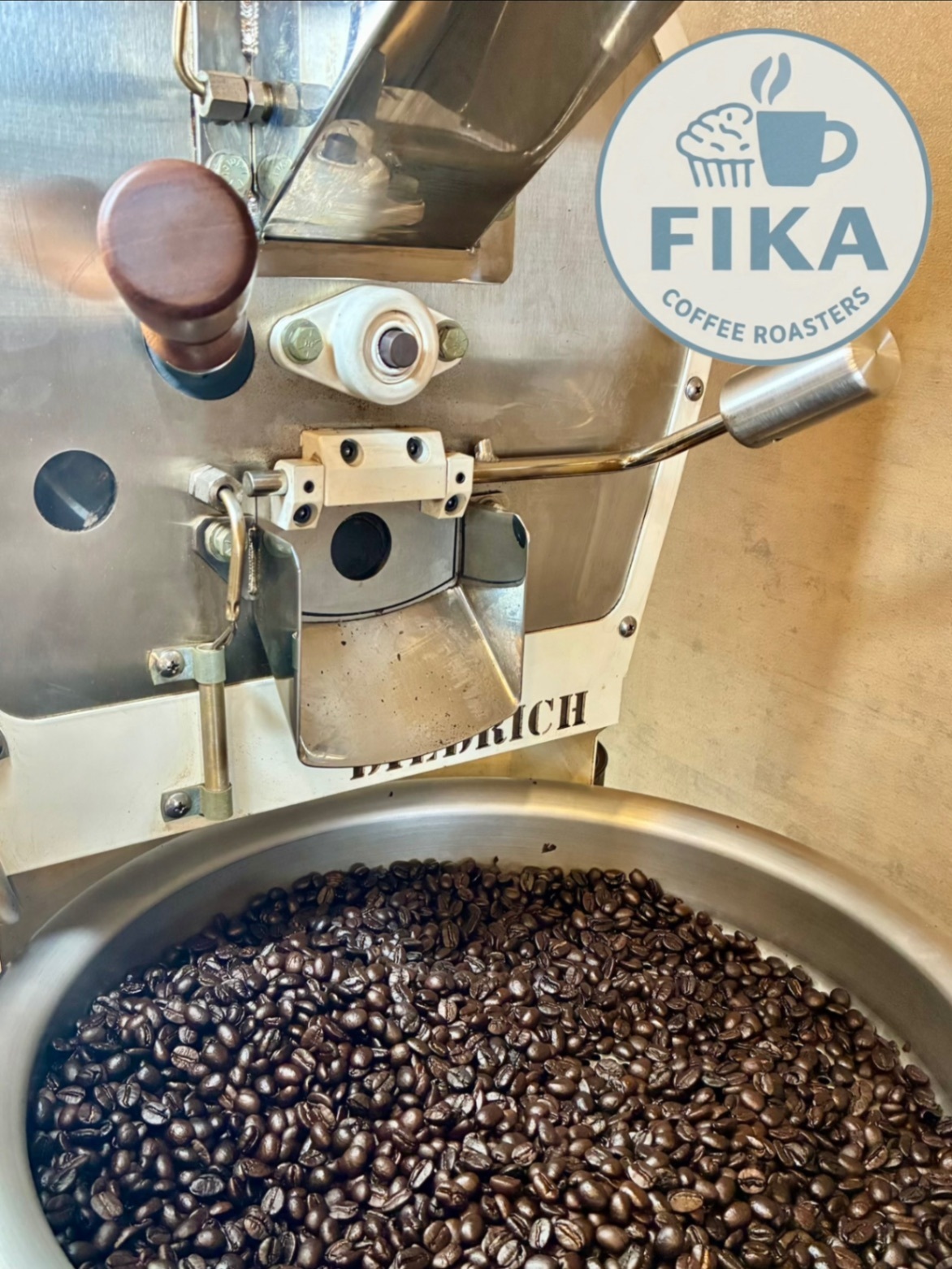 本日焙煎☕︎  深煎り　ブレンドコーヒー
看板メニュー作りました☕︎
⭐️FIKA BLEND☕︎
