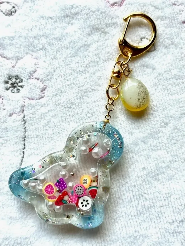 恐竜🦖きらきらシャカシャカキーホルダー【リベポ払い歓迎