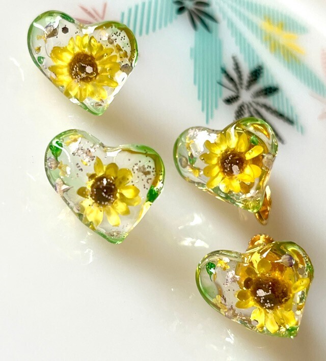 ひまわり咲いた🌻ハート型イヤリング／ピアス【リベポ払い歓迎🎉】