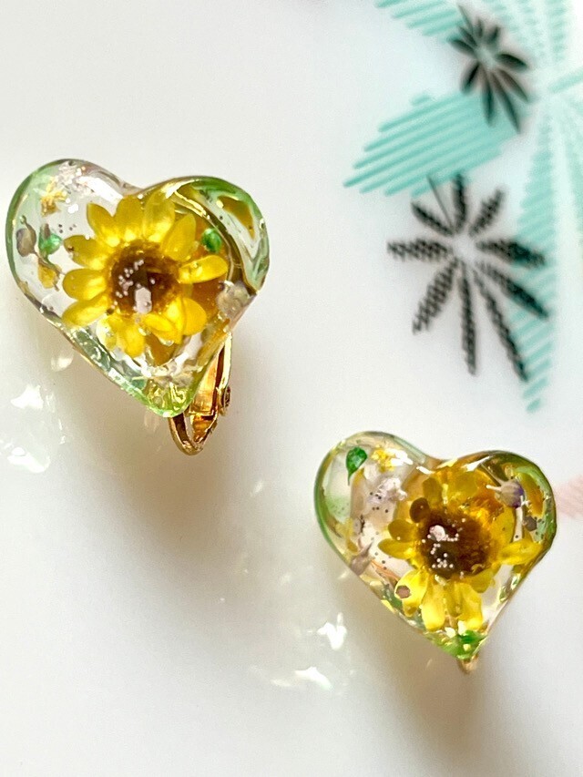 ひまわり咲いた🌻ハート型イヤリング／ピアス【リベポ払い歓迎🎉】