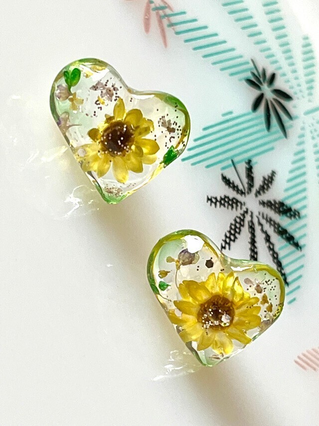 ひまわり咲いた🌻ハート型イヤリング／ピアス【リベポ払い歓迎🎉】