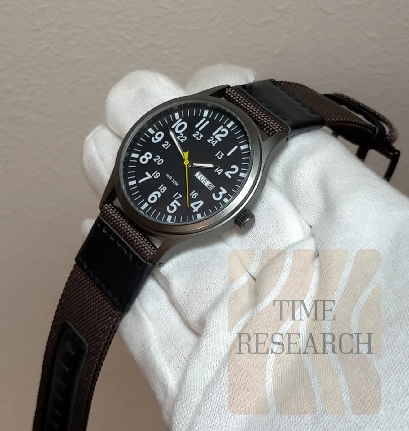 ダークカラーで大人アビエイターを構築【24時間表示インデックス/新品】デイデイト