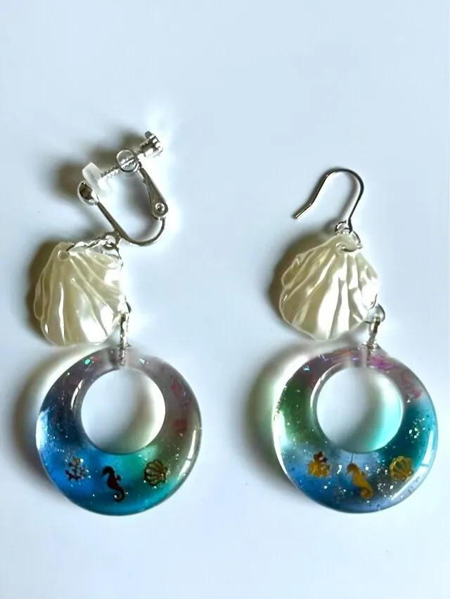 南の海のキラキラフープと貝殻（イヤリング／ピアス）【リベポ払い歓迎🎉】