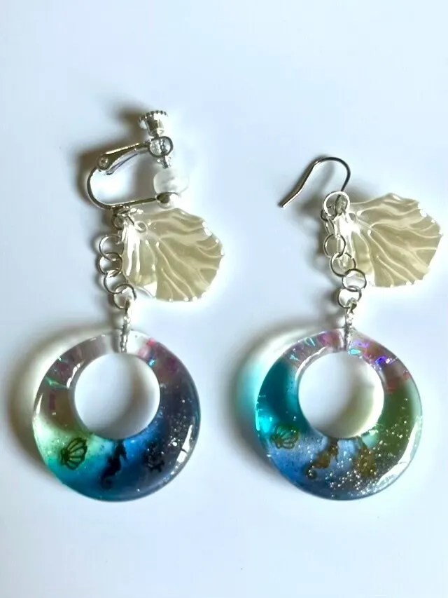 南の海のキラキラフープと貝殻（イヤリング／ピアス）【リベポ払い歓迎🎉】