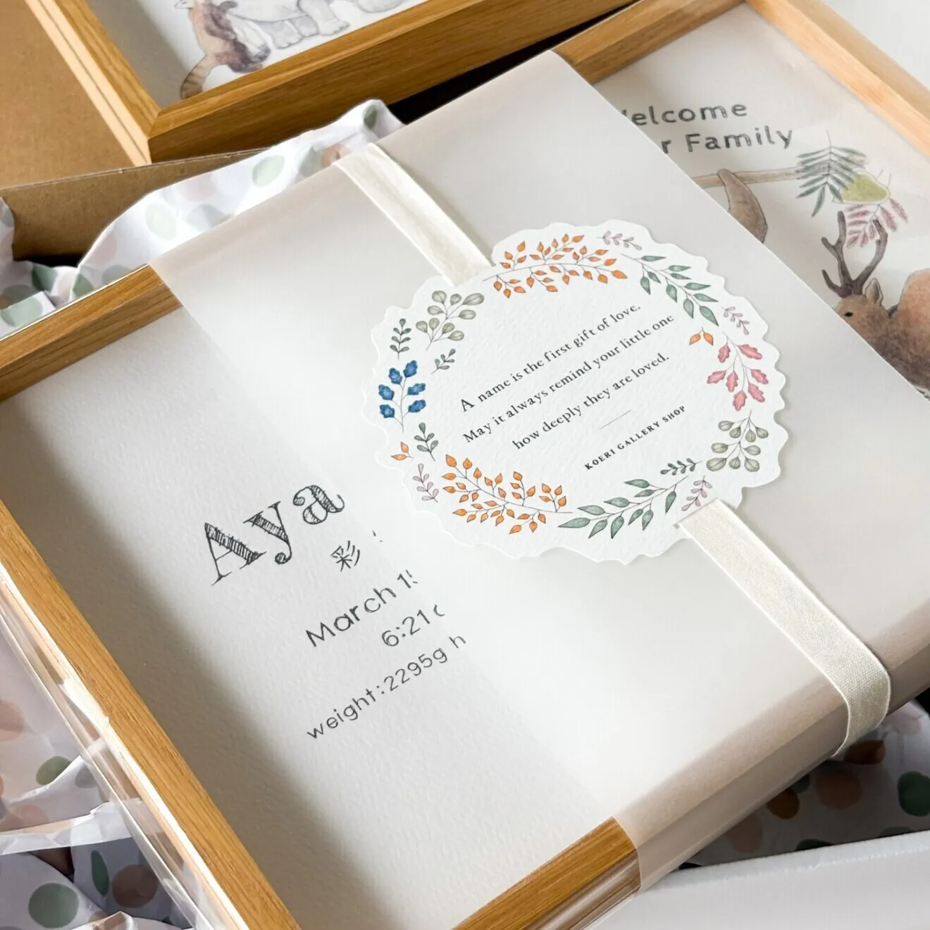 【ギフト仕様】フレーム付・A4こぶたさんの命名書＊箱を開けたらそのまま飾れる＊出産お祝い