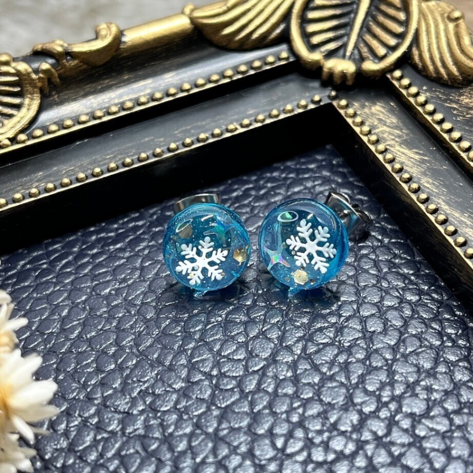【ハンドメイド】雪の結晶 ピアス アクアブルー イヤリングに変更可能✧ アレルギー対応