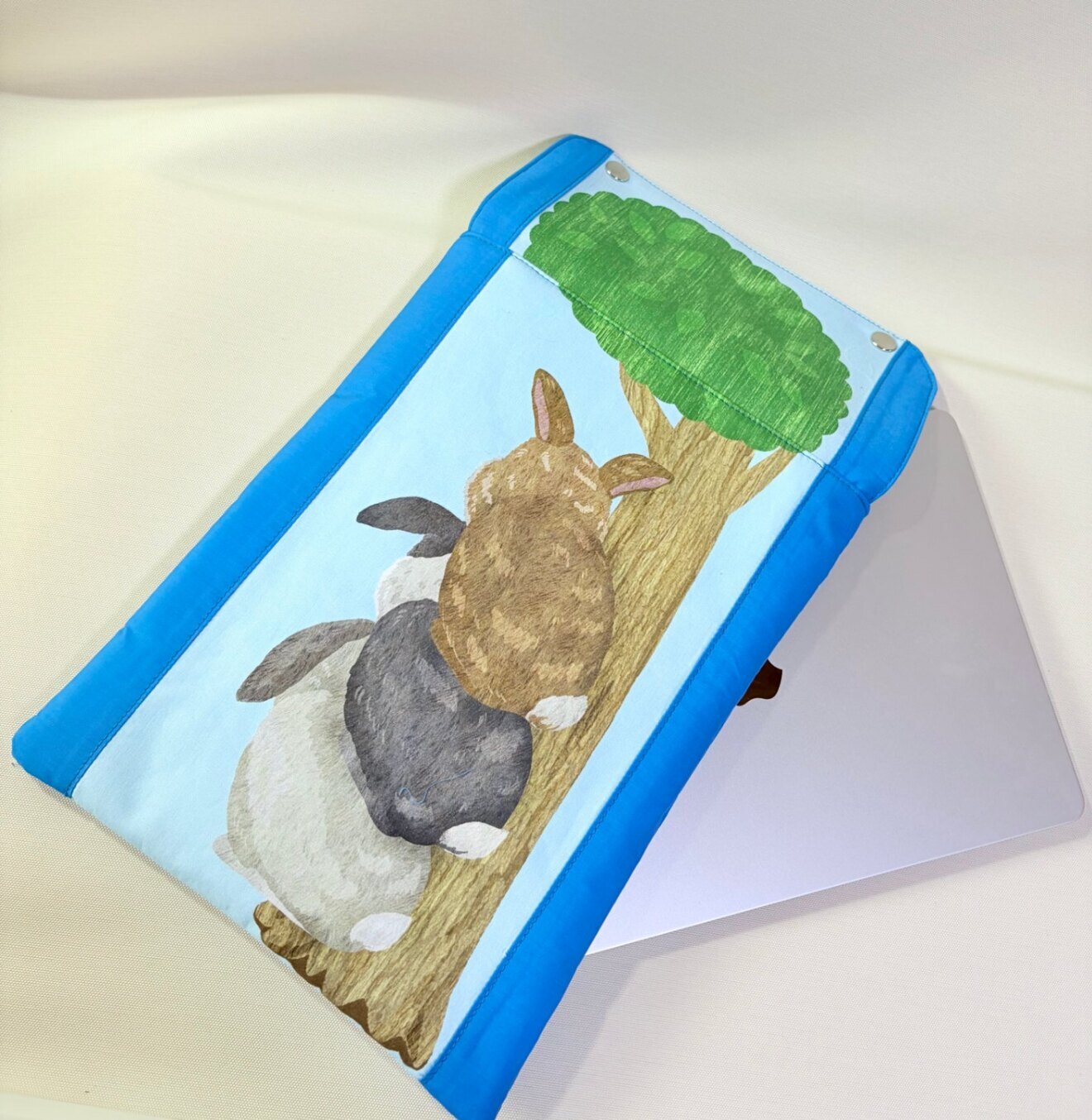 うさぎさんのふわふわ13インチMacケース
