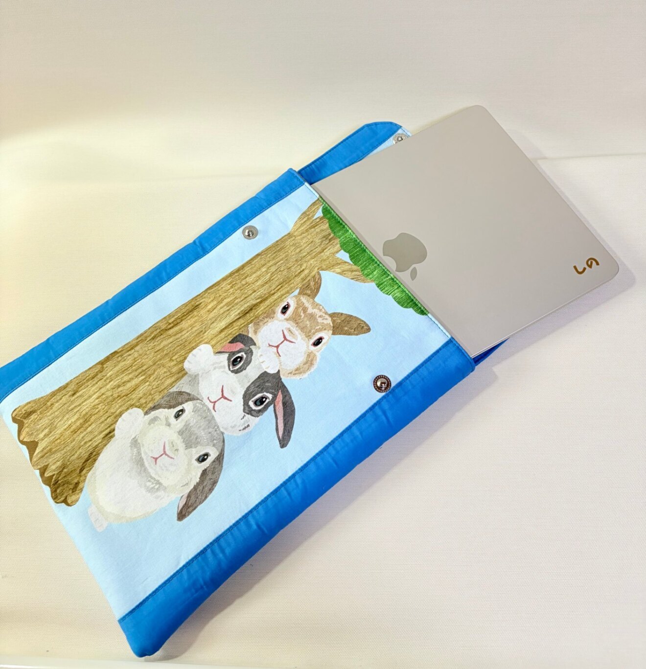 うさぎさんのふわふわ13インチMacケース