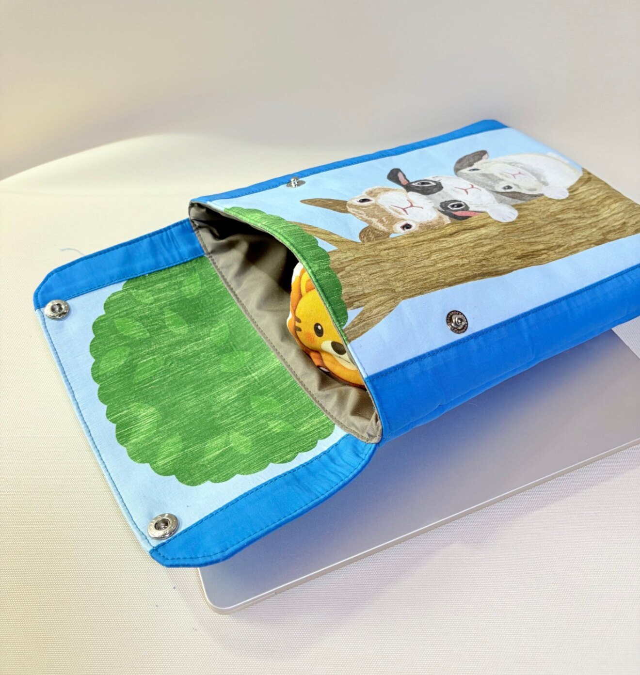うさぎさんのふわふわ13インチMacケース
